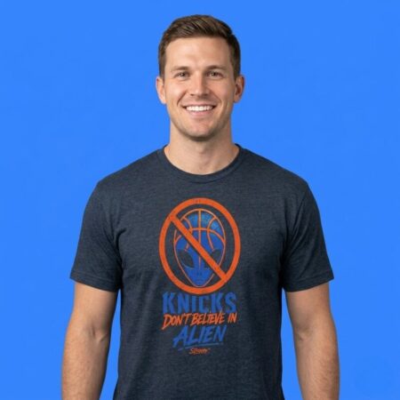 New York Knicks Don’t Believe In Aliens Funny Graphic Print Tee