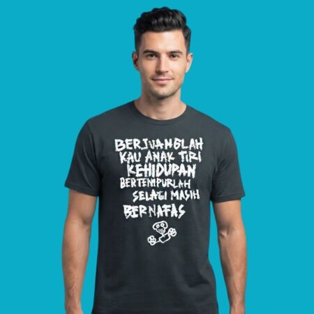 Berjuanglah Kau Anak Tiri Kehidupan Bertempurlah T-Shirt